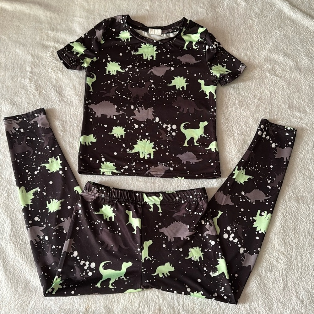 Shein kids dinosaur print pajamas (6Y)